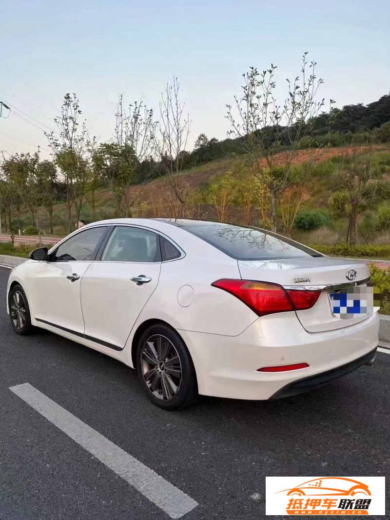  14年現(xiàn)代名圖轎車 