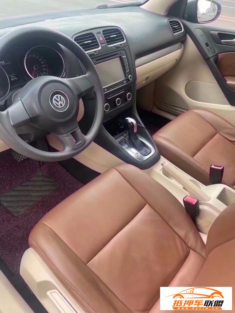  12年大眾高爾夫轎車 