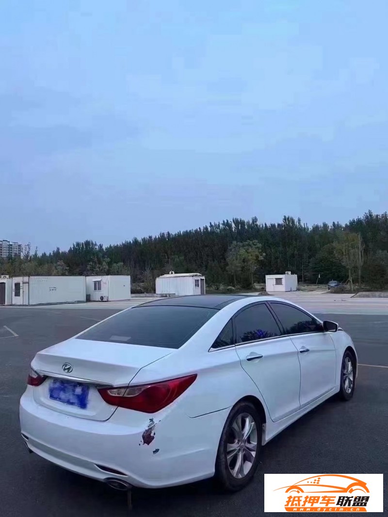  11年現(xiàn)代索納塔八轎車 