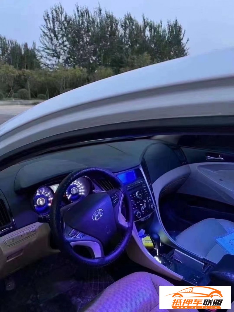  11年現(xiàn)代索納塔八轎車 