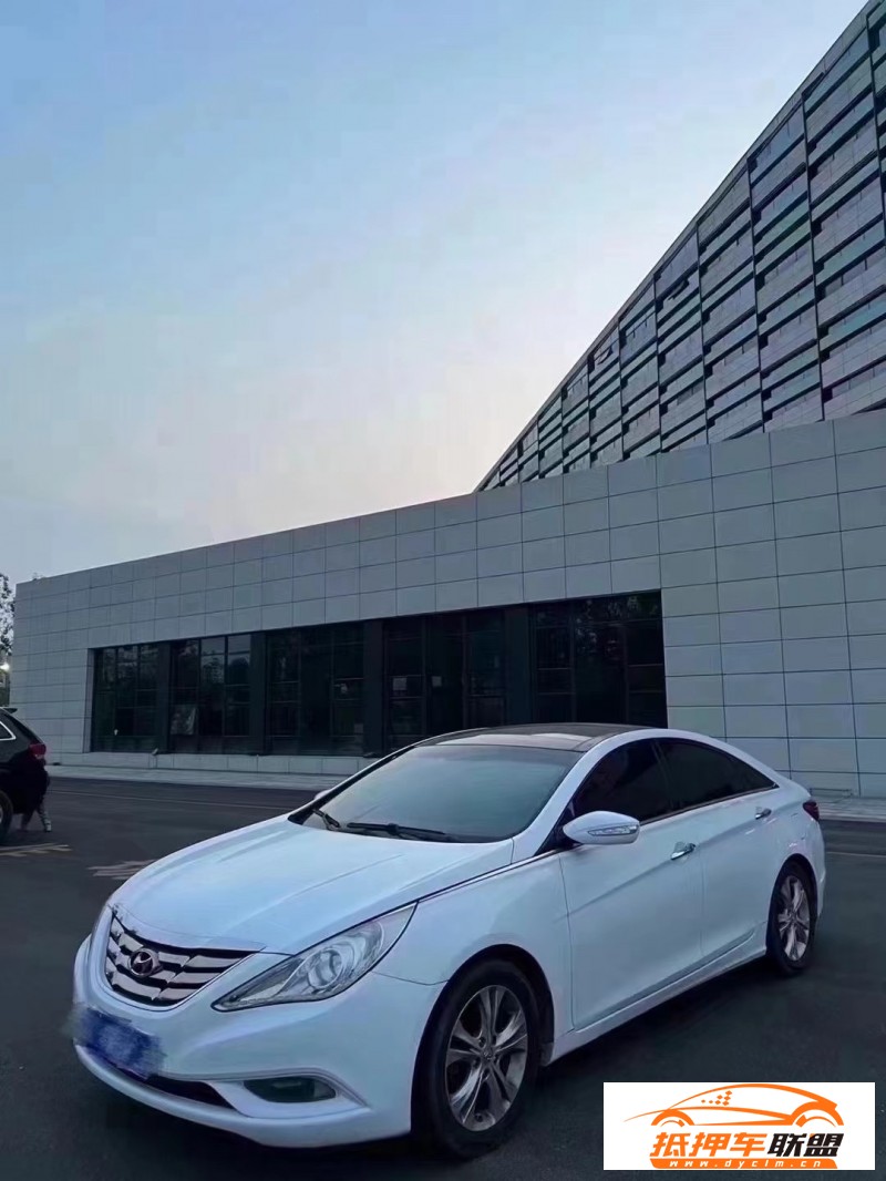  11年現(xiàn)代索納塔八轎車 
