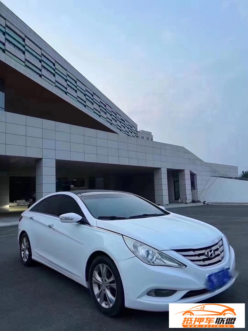  11年現(xiàn)代索納塔八轎車 