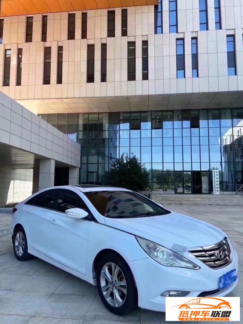  11年現(xiàn)代索納塔八轎車 
