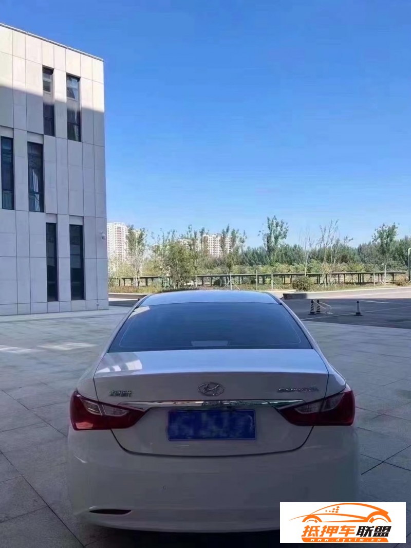  11年現(xiàn)代索納塔八轎車 