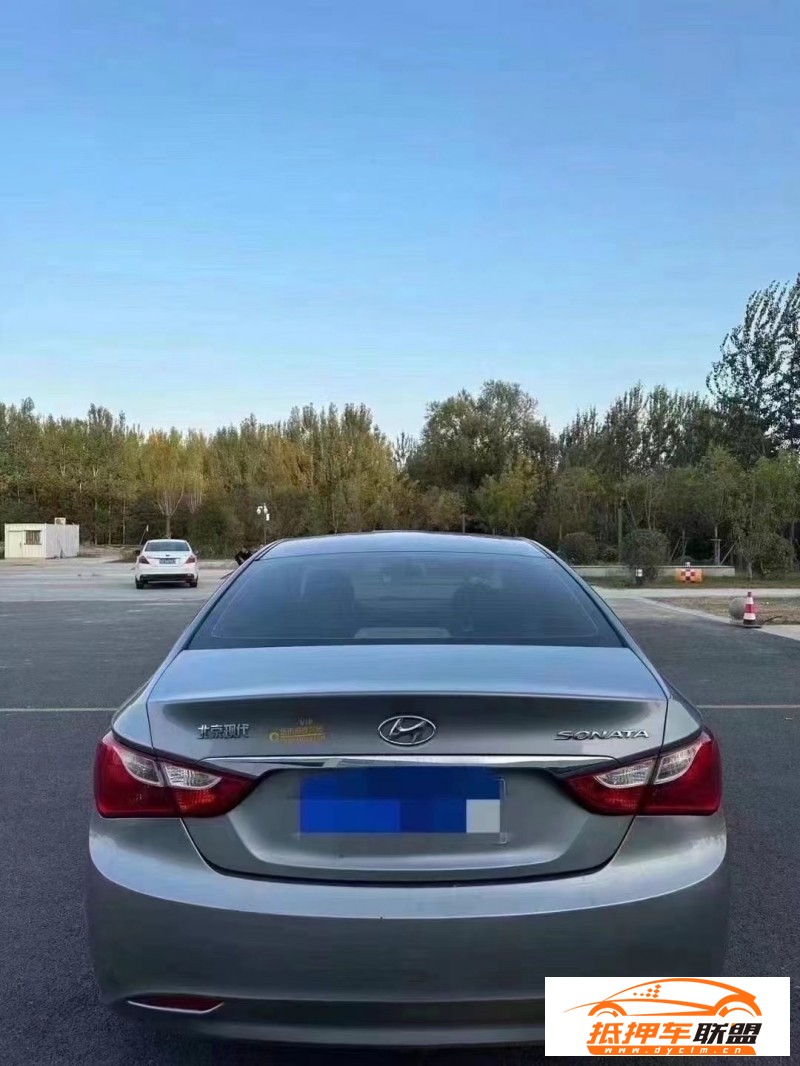  14年現(xiàn)代索納塔八轎車 