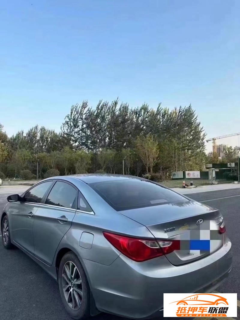  14年現(xiàn)代索納塔八轎車 