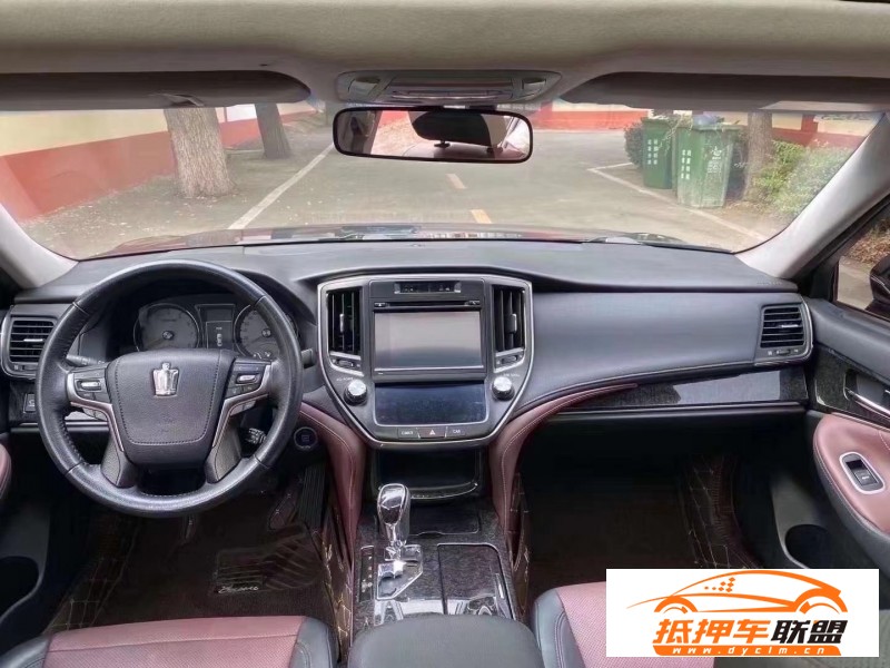  19年豐田皇冠轎車 
