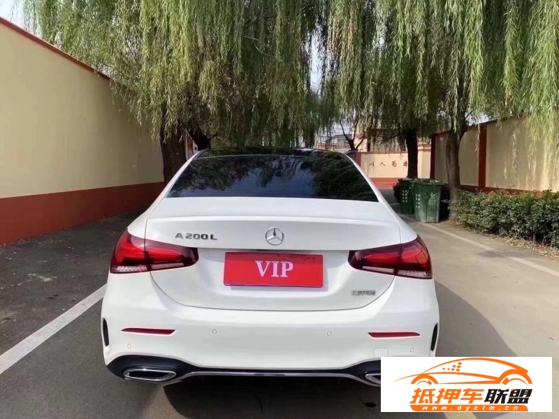  22年奔馳A轎車 