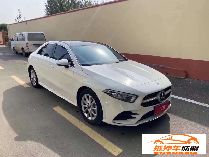  22年奔馳A轎車 