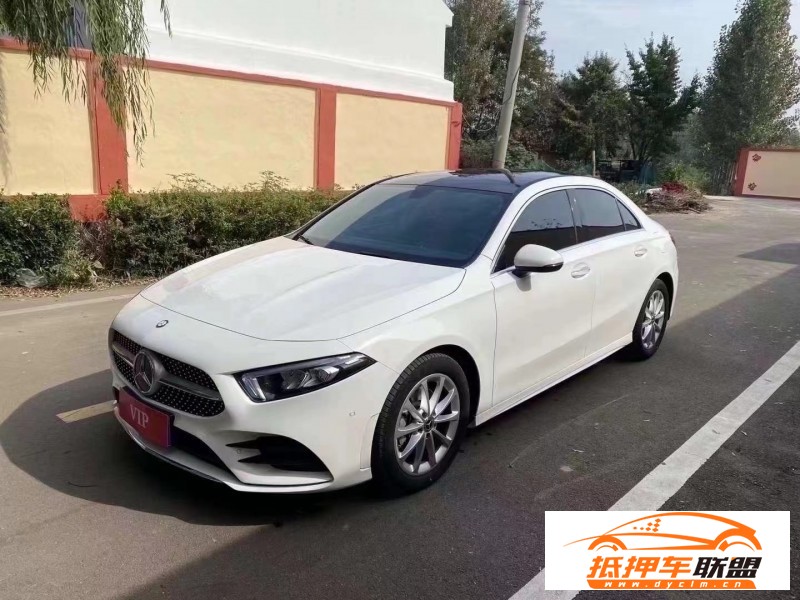  22年奔馳A轎車 