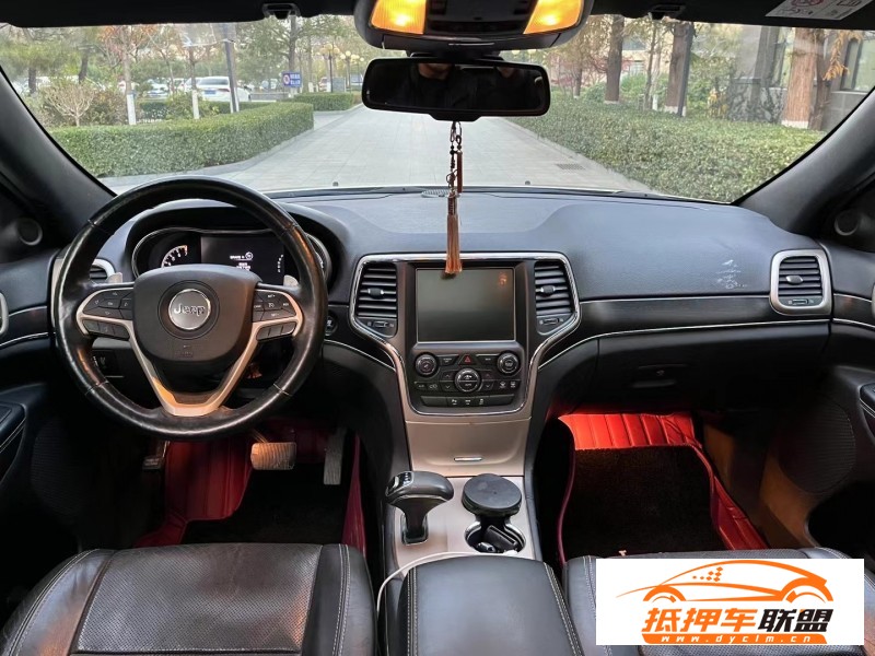  15年Jeep大切諾基轎車 
