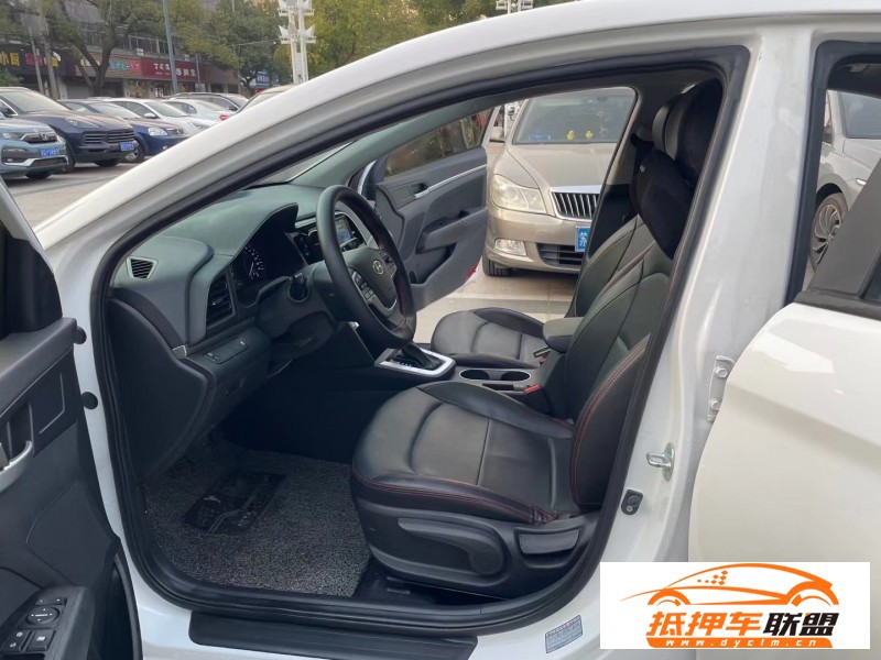  22年現(xiàn)代領(lǐng)動轎車 