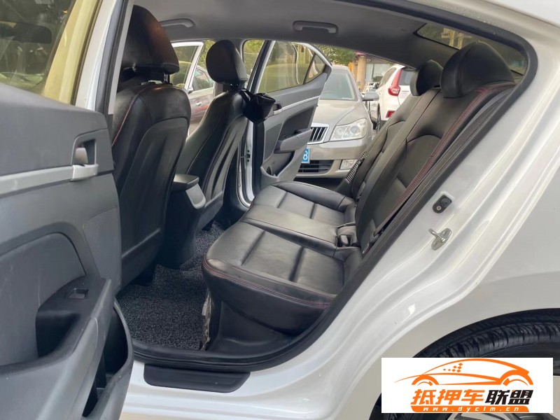  22年現(xiàn)代領(lǐng)動轎車 