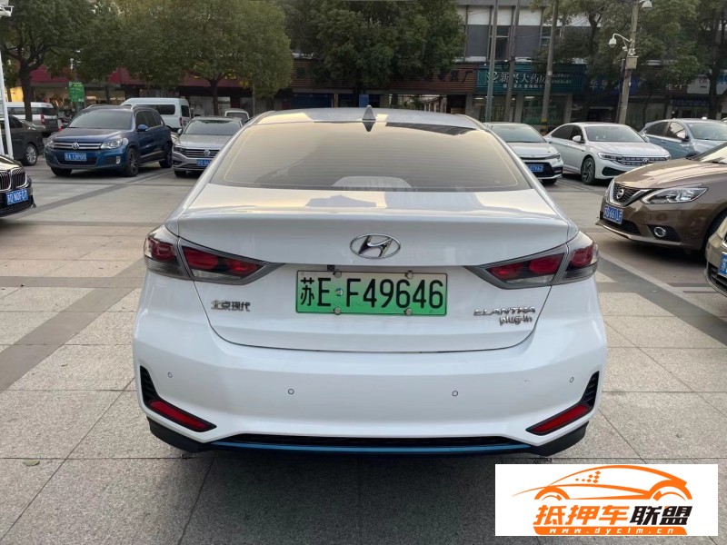  22年現(xiàn)代領(lǐng)動轎車 
