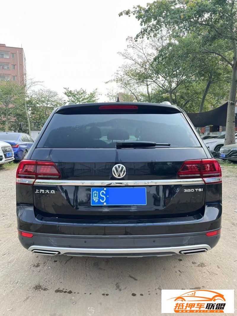  18年大眾途昂轎車 