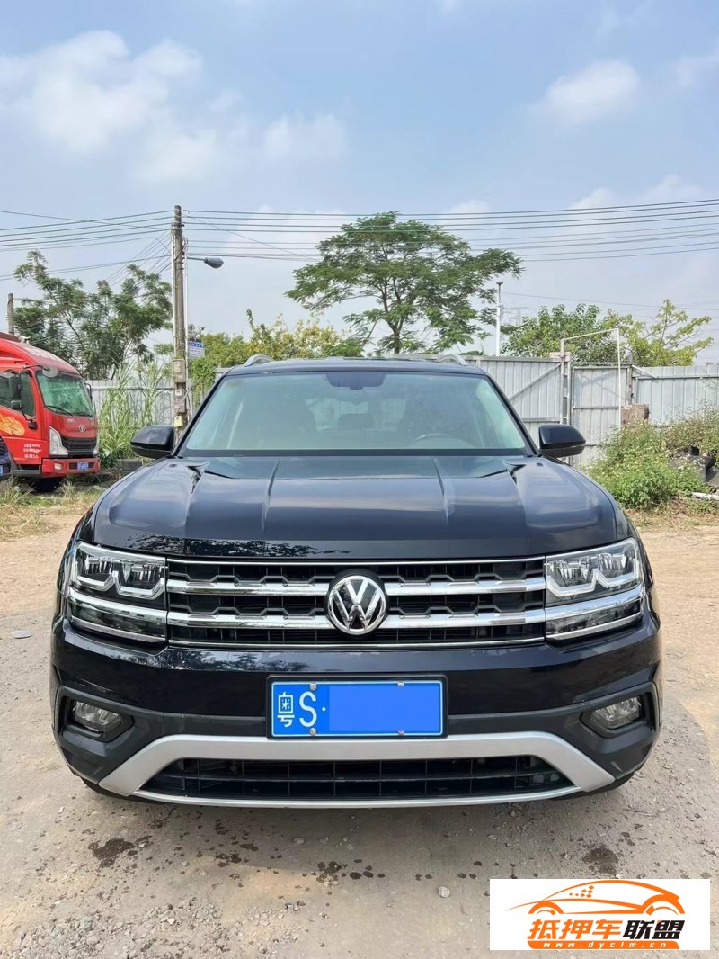  18年大眾途昂轎車 