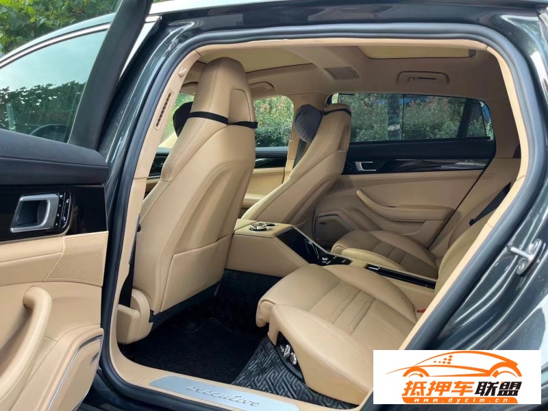  19年保時捷帕納梅拉轎車 
