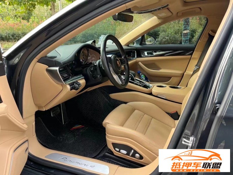  19年保時捷帕納梅拉轎車 
