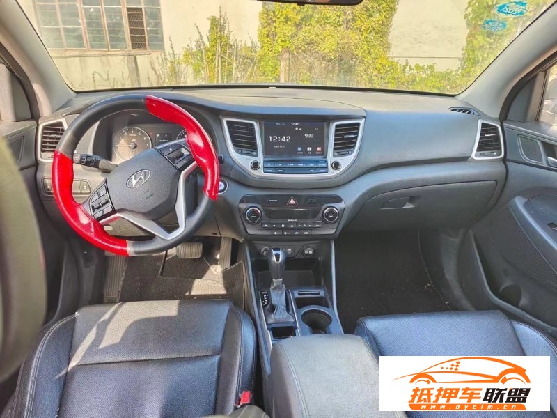  16年現(xiàn)代途勝SUV 