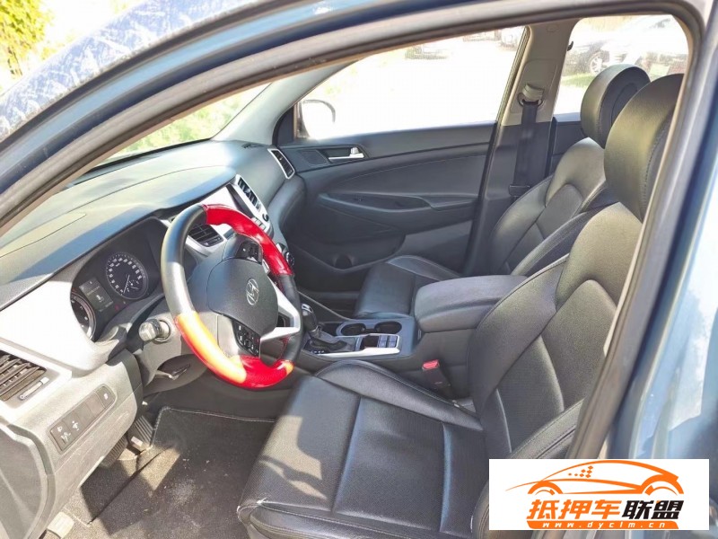  16年現(xiàn)代途勝SUV 