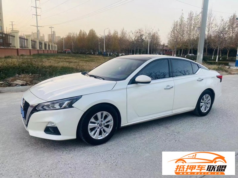  20年日產(chǎn)天籟轎車 