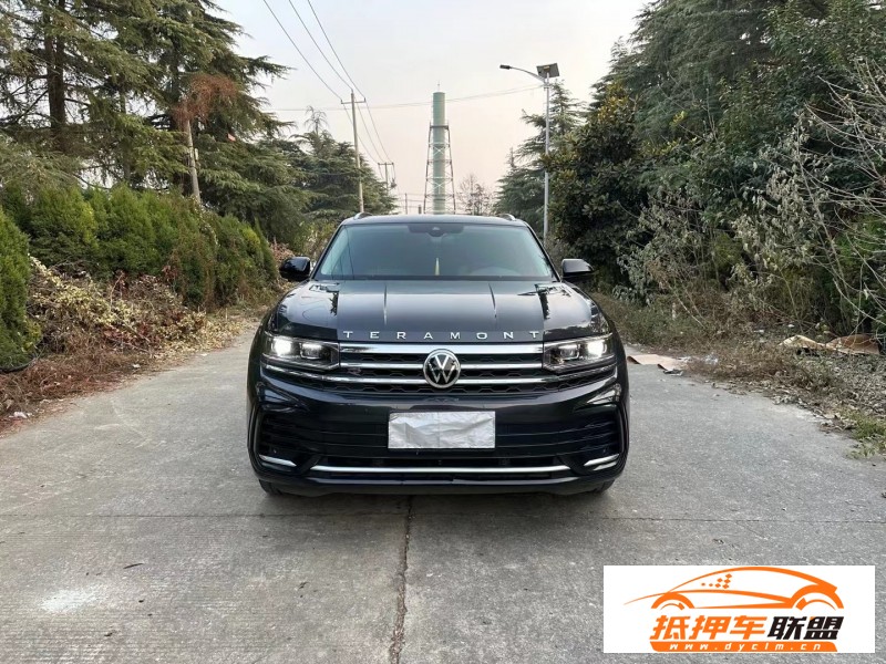  22年大眾途昂轎車 