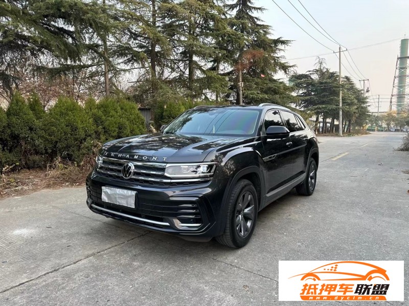  22年大眾途昂轎車 