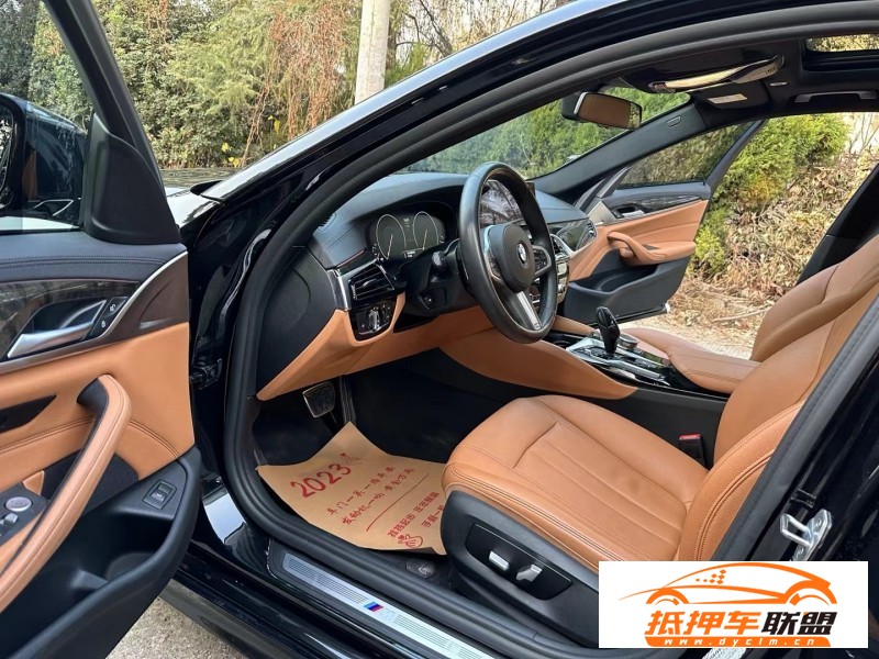  19年寶馬5系轎車 
