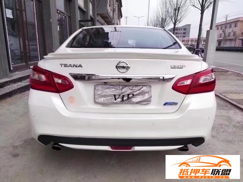  17年日產(chǎn)天籟轎車 