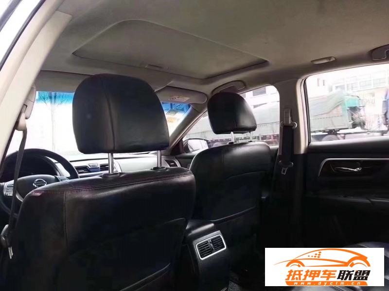  17年日產(chǎn)天籟轎車 