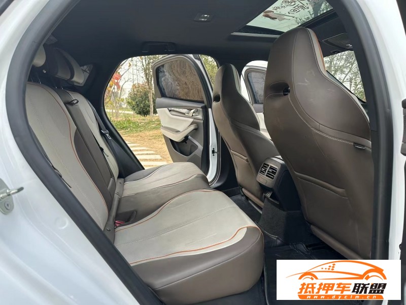  23年比亞迪秦轎車 
