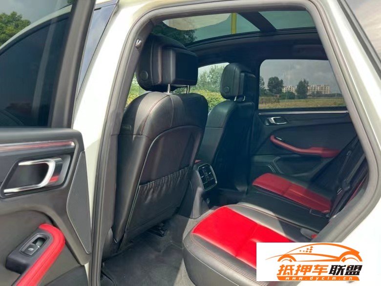  17年保時(shí)捷Macan邁凱轎車(chē) 