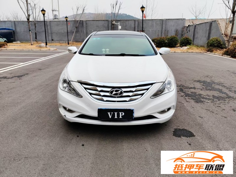  12年現(xiàn)代索納塔八轎車 