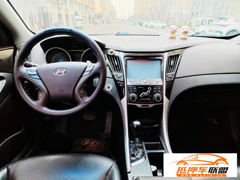  12年現(xiàn)代索納塔八轎車 