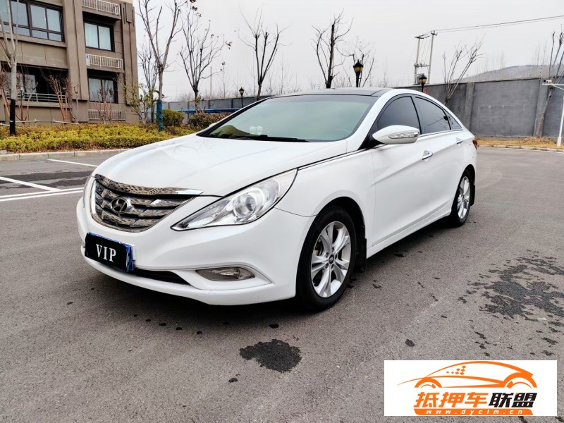  12年現(xiàn)代索納塔八轎車 
