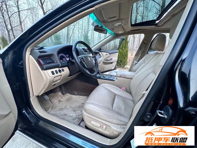  12年豐田皇冠轎車 