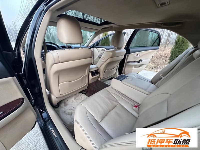  12年豐田皇冠轎車 