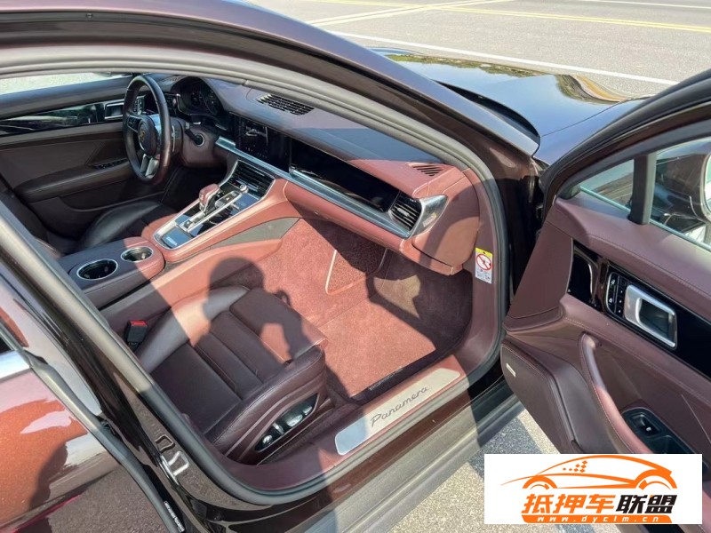  20年保時(shí)捷帕納梅拉轎車(chē) 