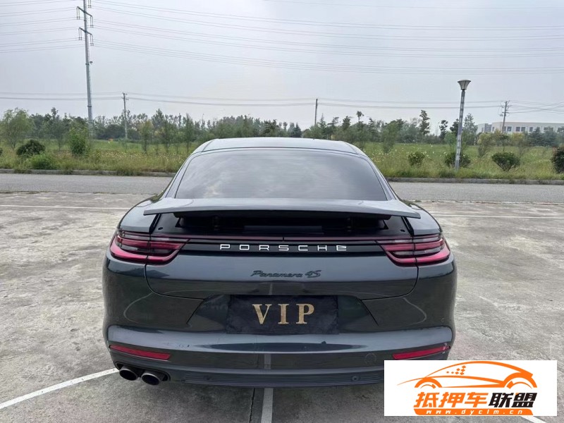  18年保時(shí)捷帕納梅拉轎車 