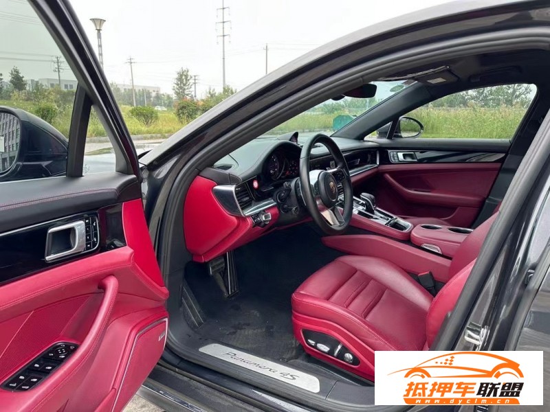  18年保時(shí)捷帕納梅拉轎車 