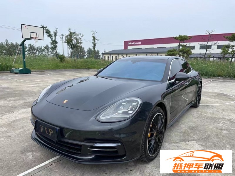  18年保時(shí)捷帕納梅拉轎車 