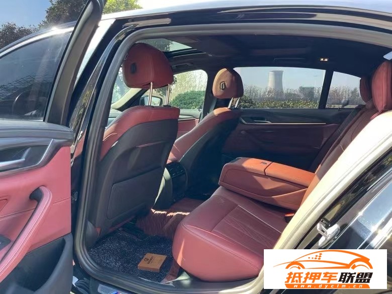  21年寶馬5系轎車 