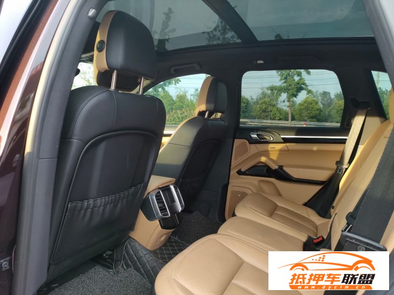  17年保時(shí)捷卡宴轎車(chē) 